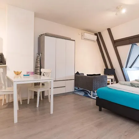 Redlight District Smokers Friendly Private Apartament