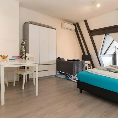 Redlight District Smokers Friendly Private