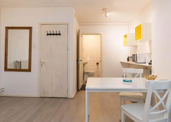 Redlight District Smokers Friendly Private Apartment