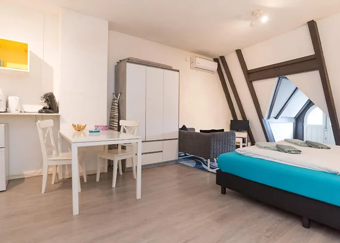 Redlight District Smokers Friendly Private Apartment